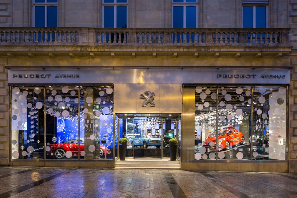 Vitrine ''Winter Collections'' chez Peugeot Avenue - Novembre 2013 - 001