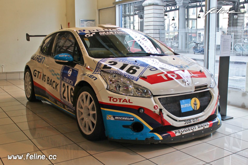 Peugeot 208 GTi Peugeot Sport 2013 - Peugeot Darl'mat Grenelle - Janvier 2014 - 001