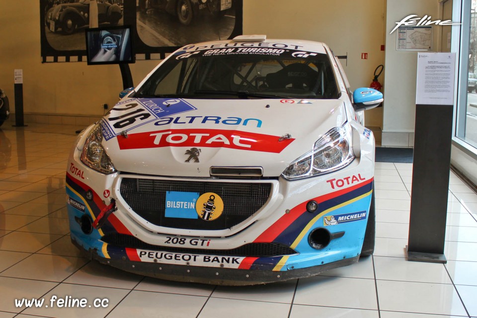 Face avant Peugeot 208 GTi Peugeot Sport 2013 - Peugeot Darl'mat Grenelle - Janvier 2014 - 002