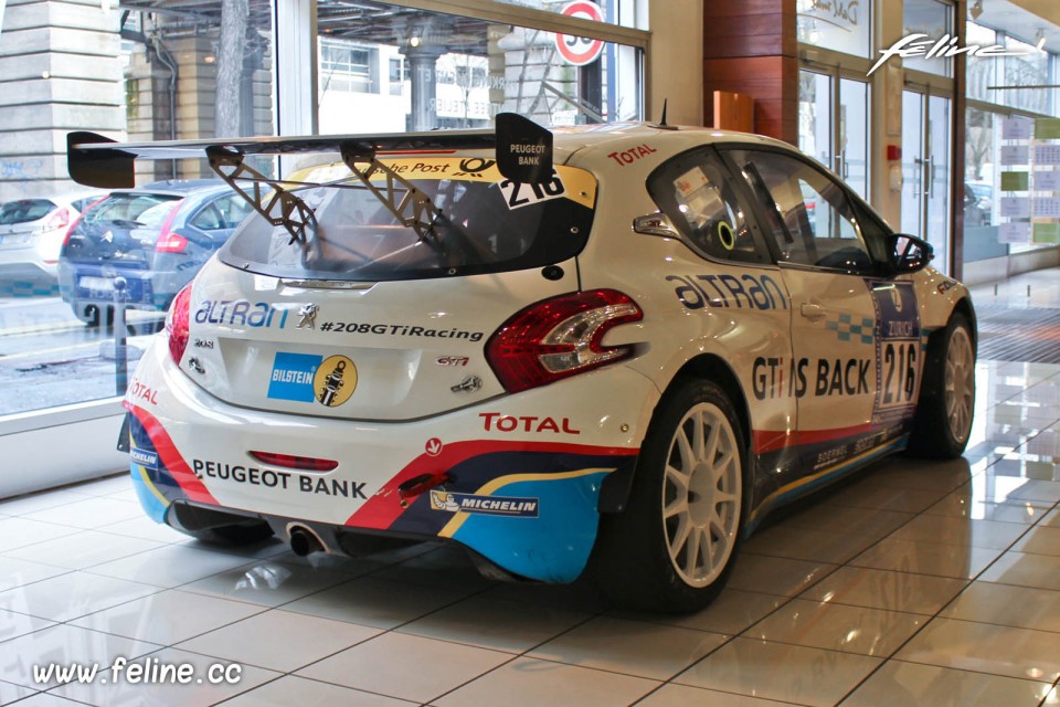 3/4 arrière Peugeot 208 GTi Peugeot Sport 2013 - Peugeot Darl'mat Grenelle - Janvier 2014 - 004