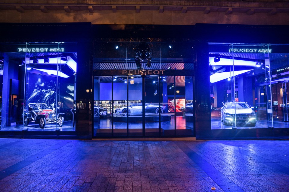 Nouvelle vitrine Peugeot Avenue Paris - Septembre 2014