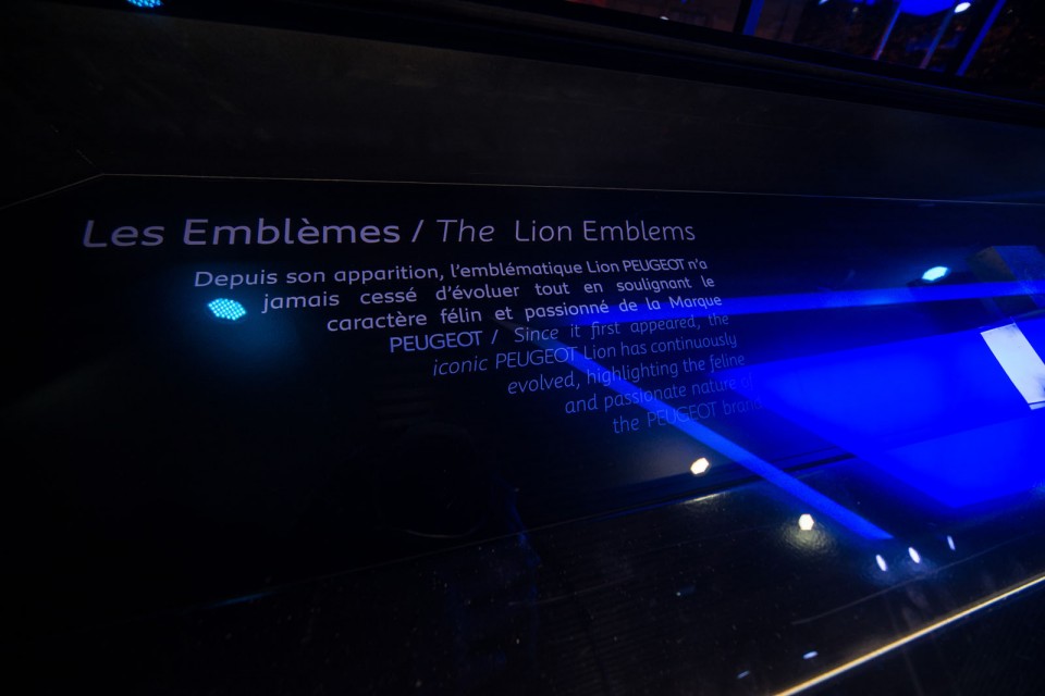 Nouvelle vitrine Peugeot Avenue Paris - Septembre 2014