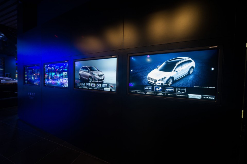Nouvelle vitrine Peugeot Avenue Paris - Septembre 2014