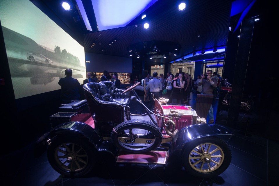 Nouvelle vitrine Peugeot Avenue Paris - Septembre 2014
