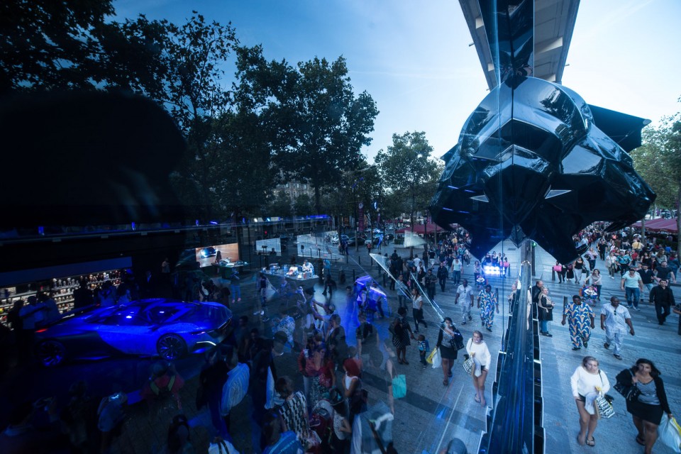 Nouvelle vitrine Peugeot Avenue Paris - Septembre 2014