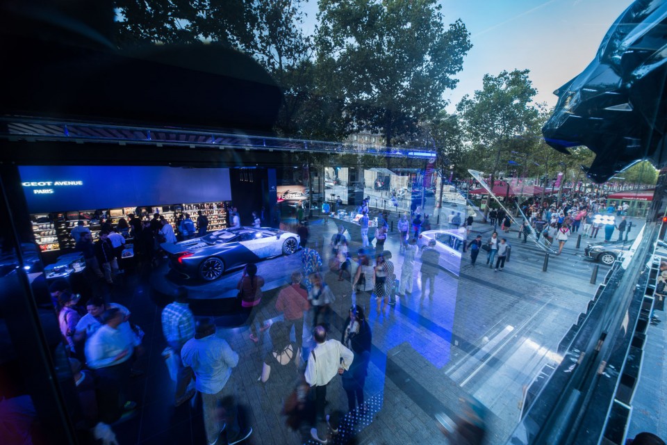 Nouvelle vitrine Peugeot Avenue Paris - Septembre 2014