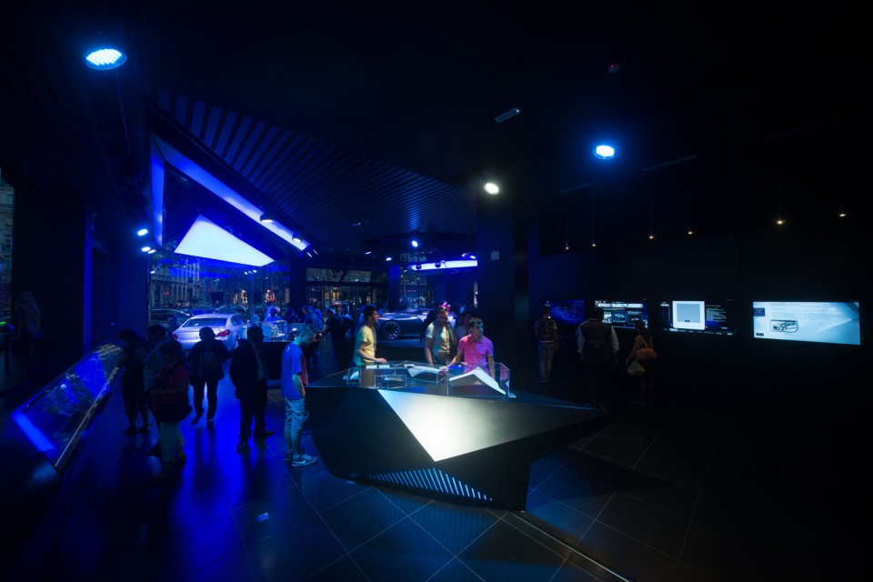 Nouvelle vitrine Peugeot Avenue Paris - Septembre 2014