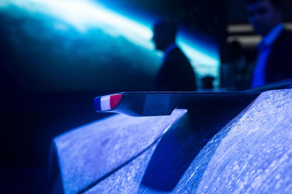 Nouvelle vitrine Peugeot Avenue Paris - Septembre 2014