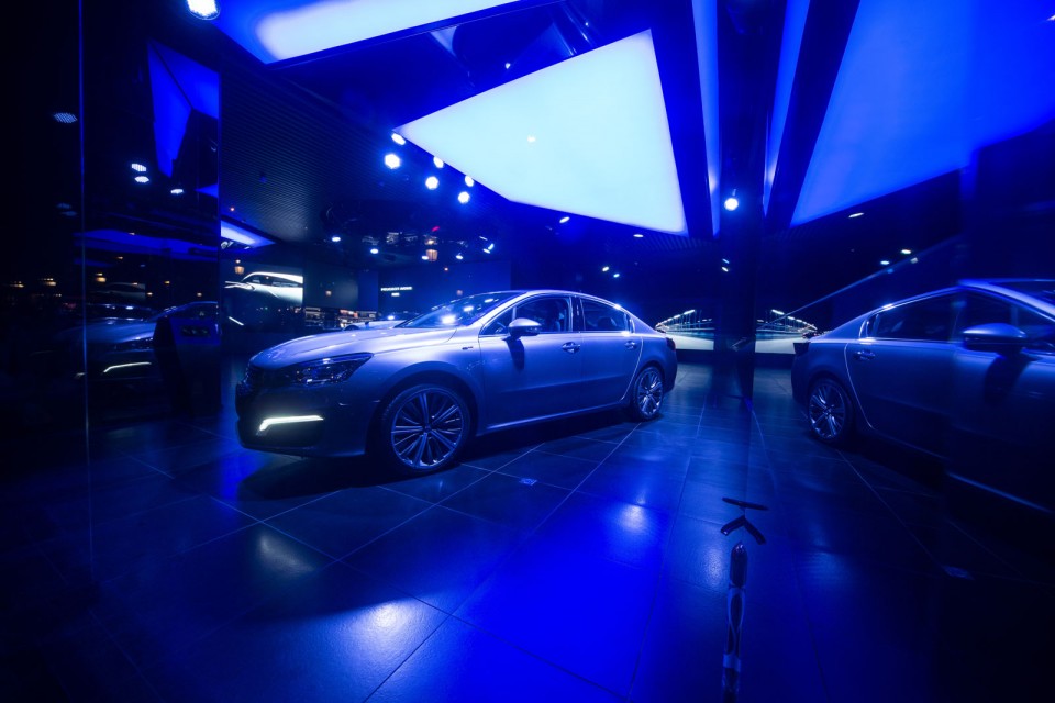 Nouvelle vitrine Peugeot Avenue Paris - Septembre 2014