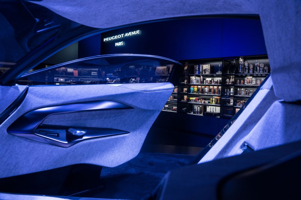Nouvelle vitrine Peugeot Avenue Paris - Septembre 2014