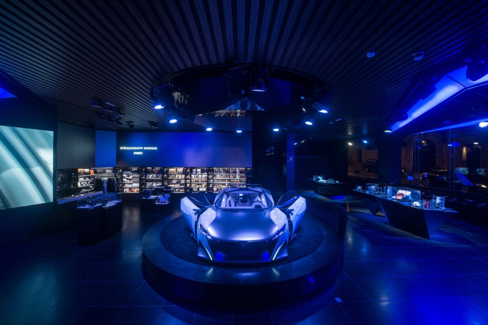 Nouvelle vitrine Peugeot Avenue Paris - Septembre 2014