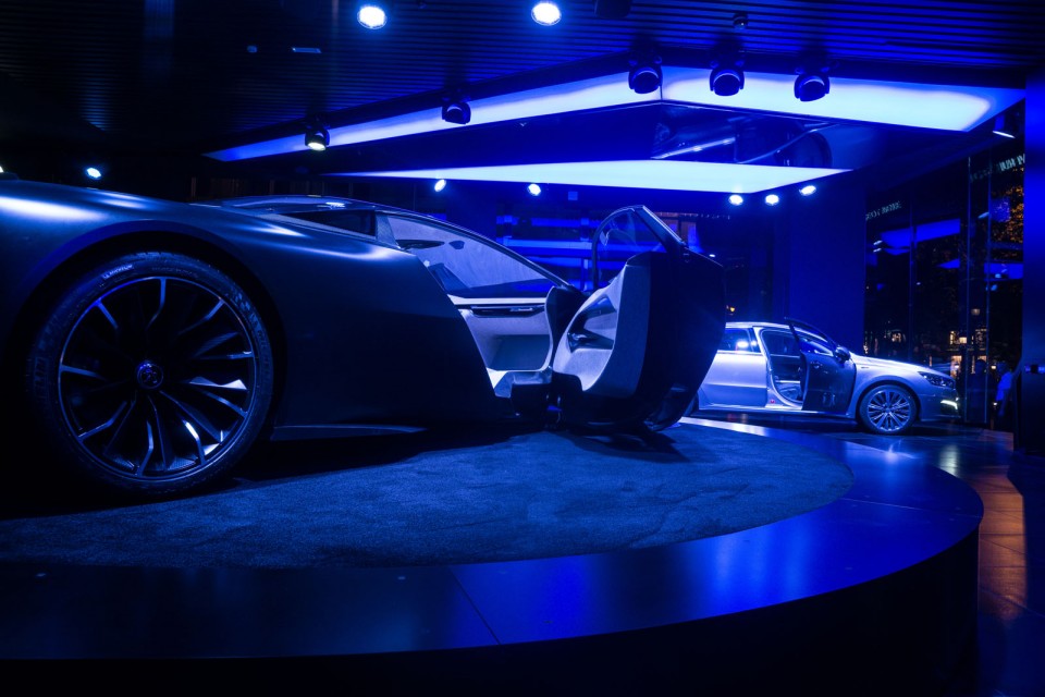 Nouvelle vitrine Peugeot Avenue Paris - Septembre 2014