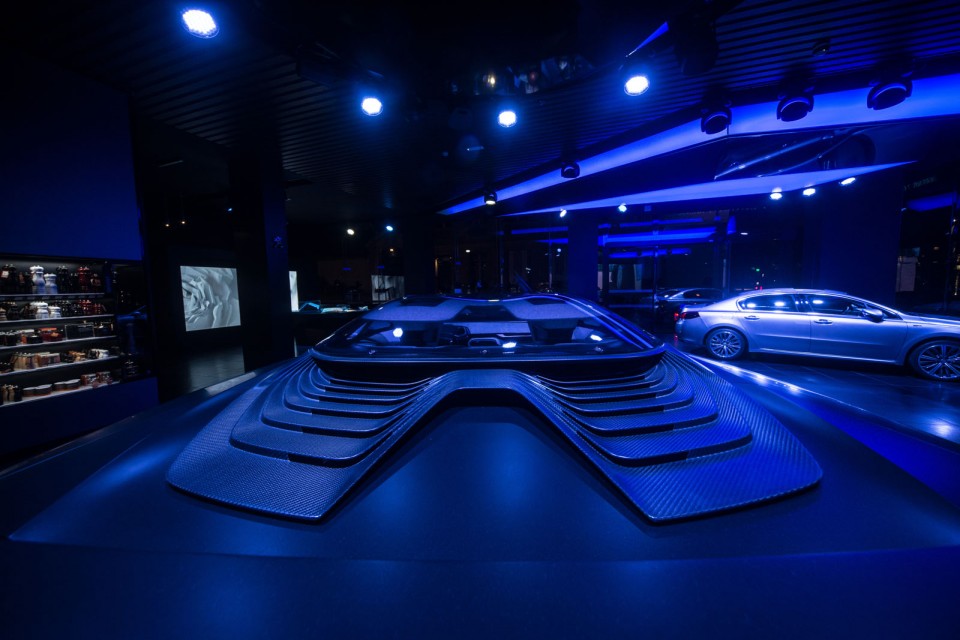 Nouvelle vitrine Peugeot Avenue Paris - Septembre 2014