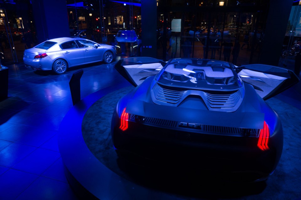 Nouvelle vitrine Peugeot Avenue Paris - Septembre 2014