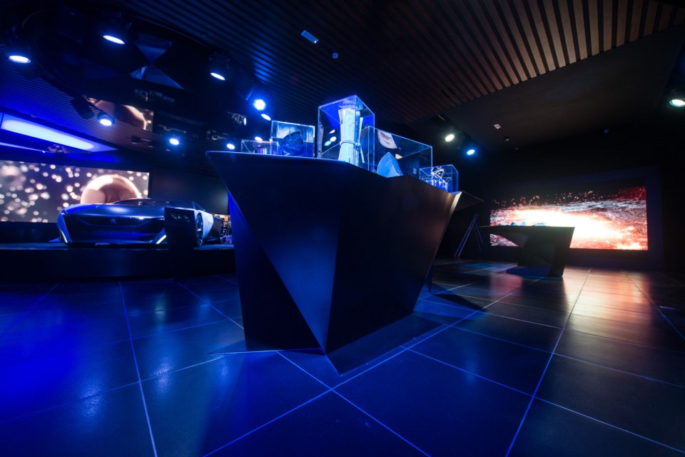Nouvelle vitrine Peugeot Avenue Paris - Septembre 2014