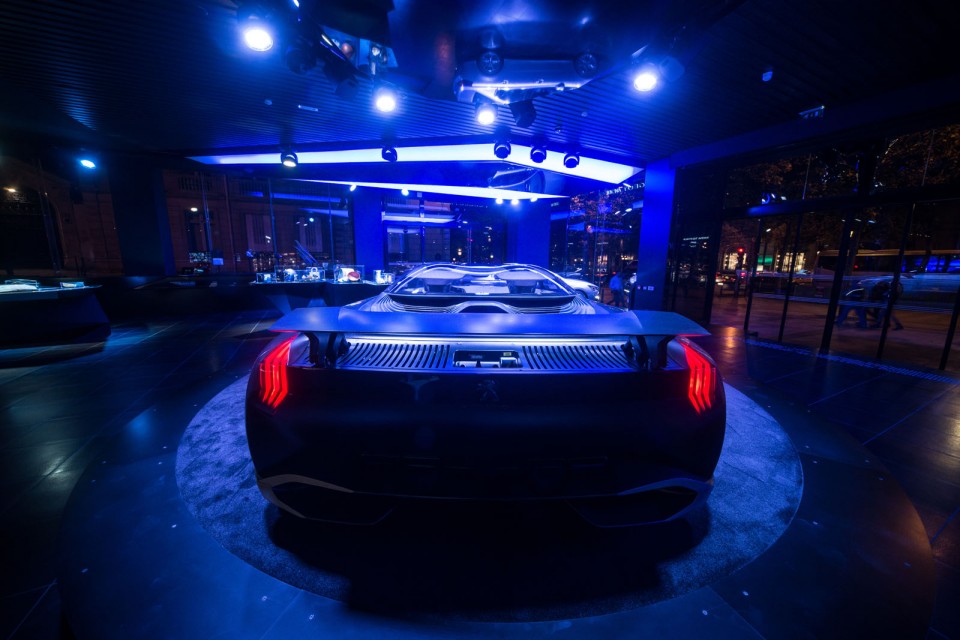 Nouvelle vitrine Peugeot Avenue Paris - Septembre 2014