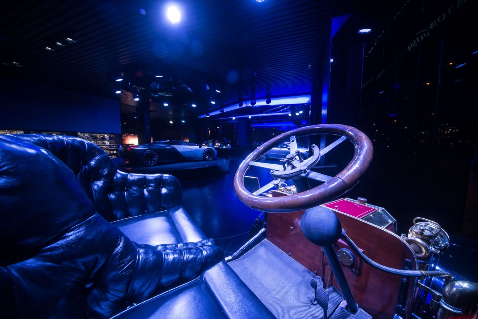 Nouvelle vitrine Peugeot Avenue Paris - Septembre 2014