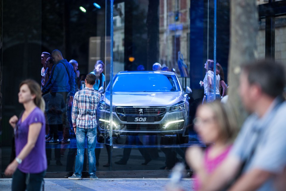 Nouvelle vitrine Peugeot Avenue Paris - Septembre 2014
