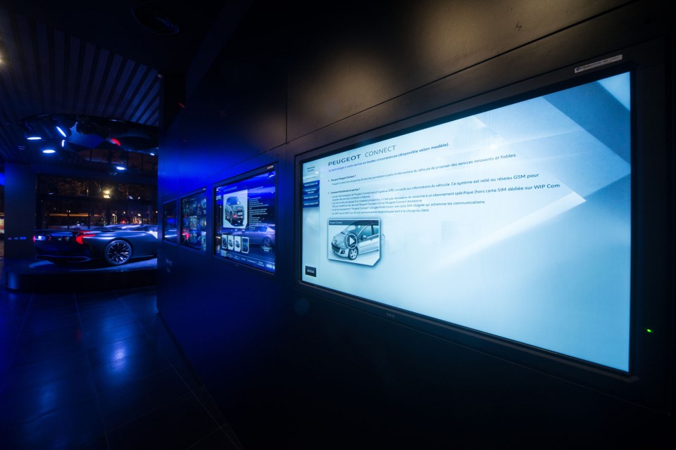 Nouvelle vitrine Peugeot Avenue Paris - Septembre 2014
