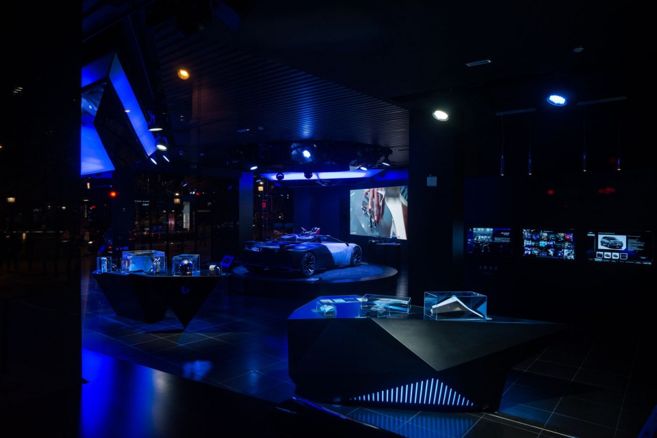 Nouvelle vitrine Peugeot Avenue Paris - Septembre 2014