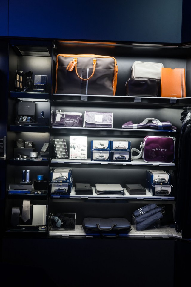 Nouvelle vitrine Peugeot Avenue Paris - Septembre 2014