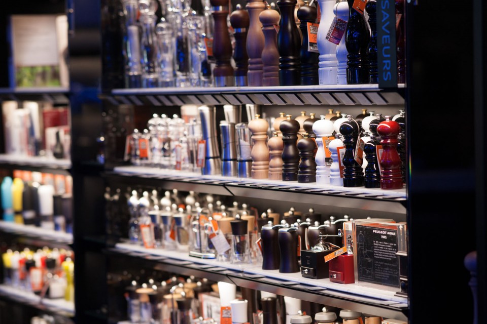 Nouvelle vitrine Peugeot Avenue Paris - Septembre 2014