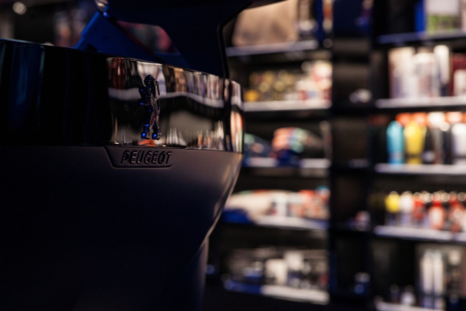 Nouvelle vitrine Peugeot Avenue Paris - Septembre 2014