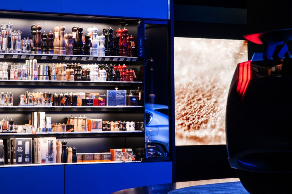 Nouvelle vitrine Peugeot Avenue Paris - Septembre 2014