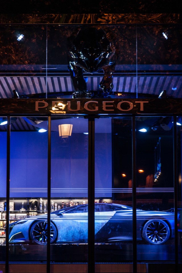 Nouvelle vitrine Peugeot Avenue Paris - Septembre 2014