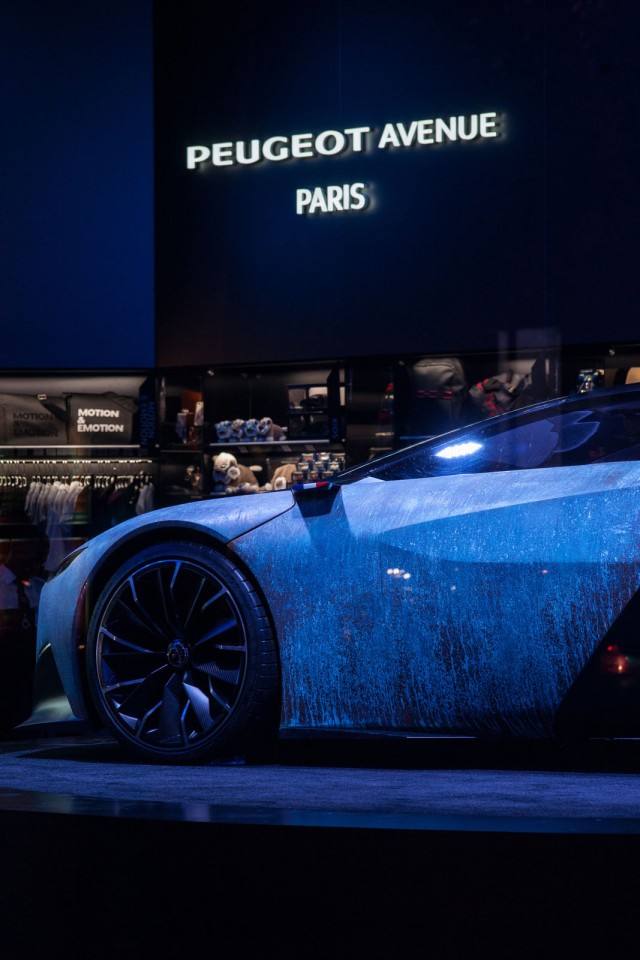 Nouvelle vitrine Peugeot Avenue Paris - Septembre 2014