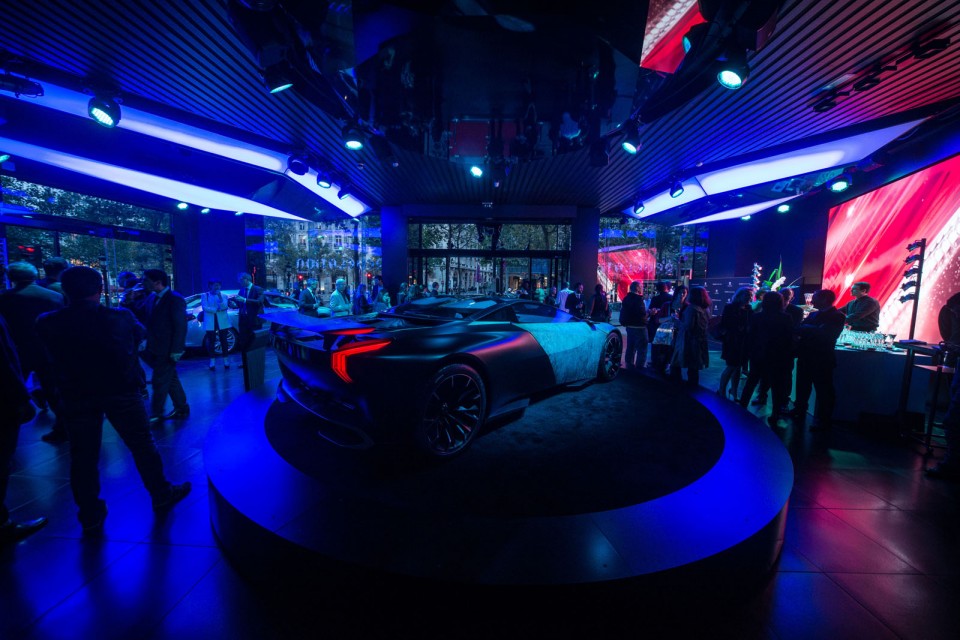 Nouvelle vitrine Peugeot Avenue Paris - Septembre 2014