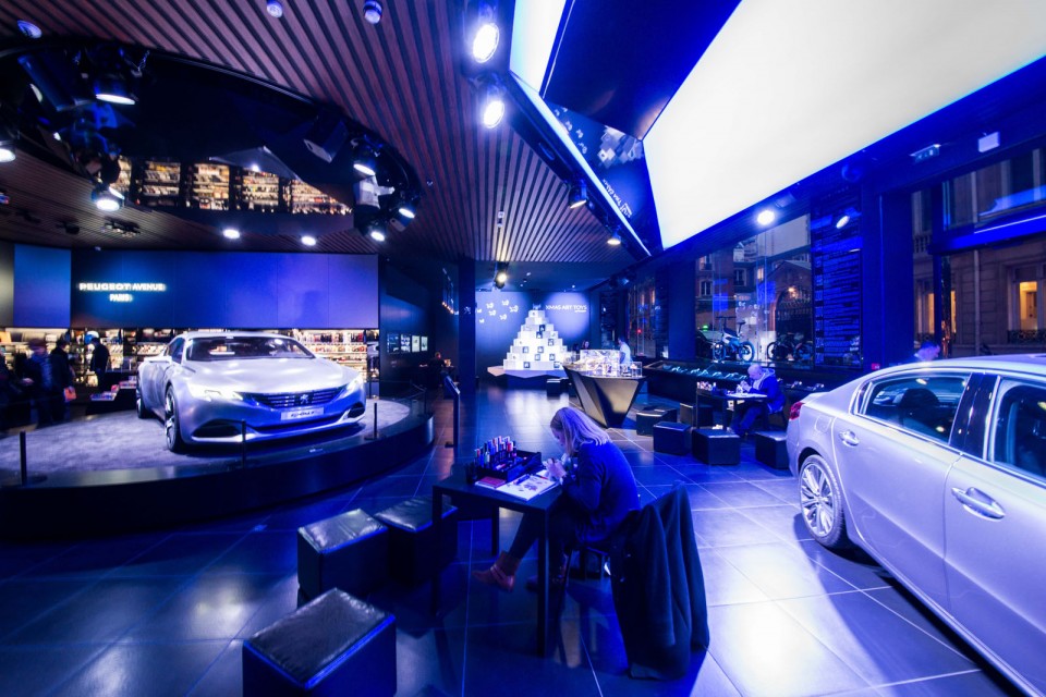 Vitrine Peugeot Avenue Paris Noël - Novembre 2014