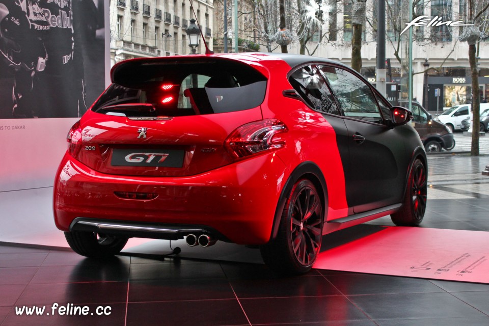 Vitrine « Be a Legend » @ Peugeot Avenue Paris - Janvier 2015