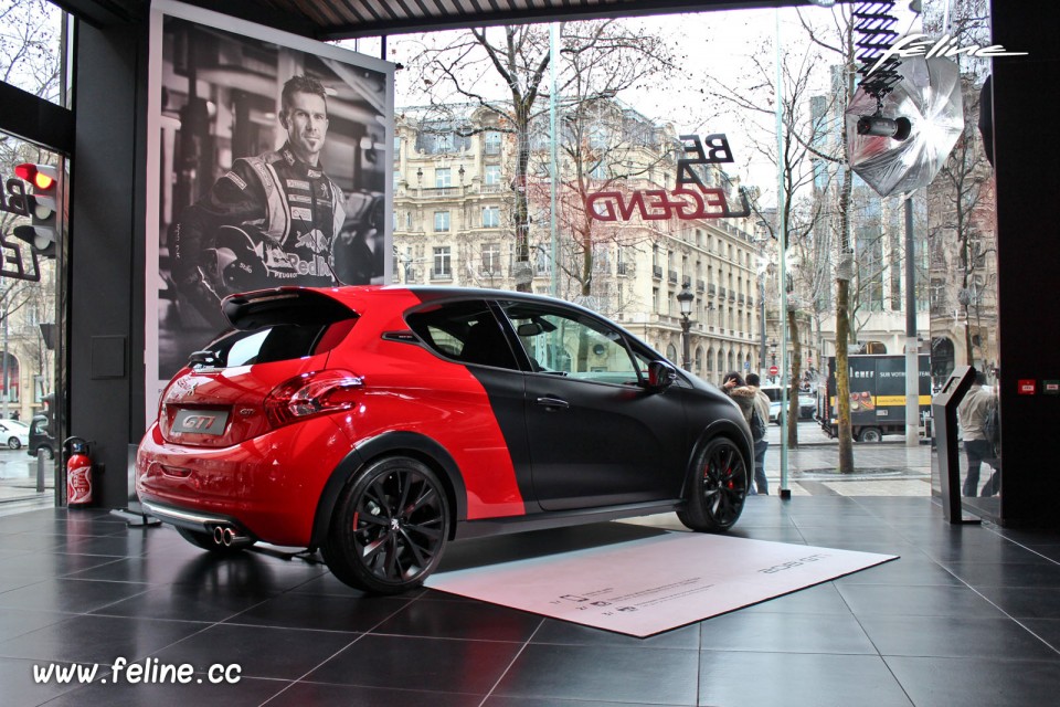 Vitrine « Be a Legend » @ Peugeot Avenue Paris - Janvier 2015