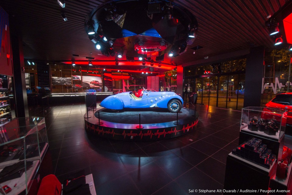 Vitrine « More Sensations » @ Peugeot Avenue Paris - Septembre