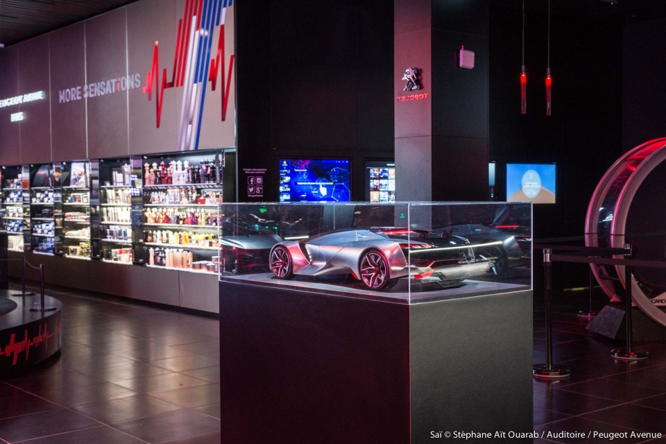 Vitrine « More Sensations » @ Peugeot Avenue Paris - Septembre