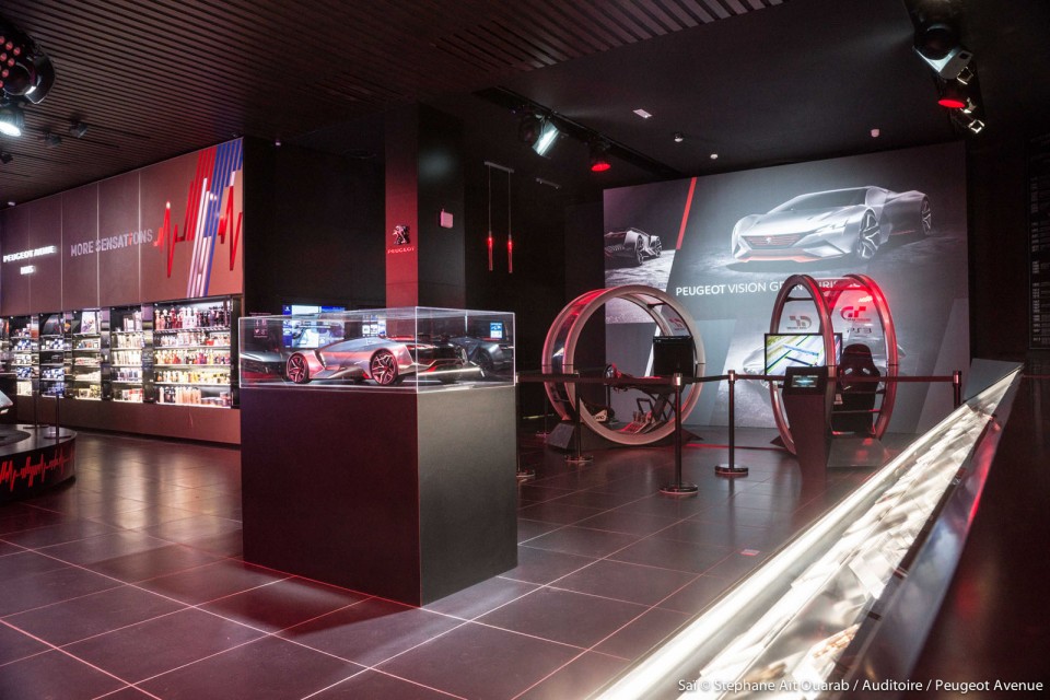 Vitrine « More Sensations » @ Peugeot Avenue Paris - Septembre