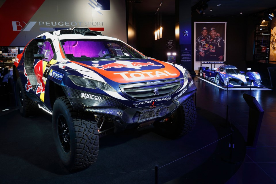 Vitrine « by Peugeot Sport » @ Peugeot Avenue Paris - Janvier