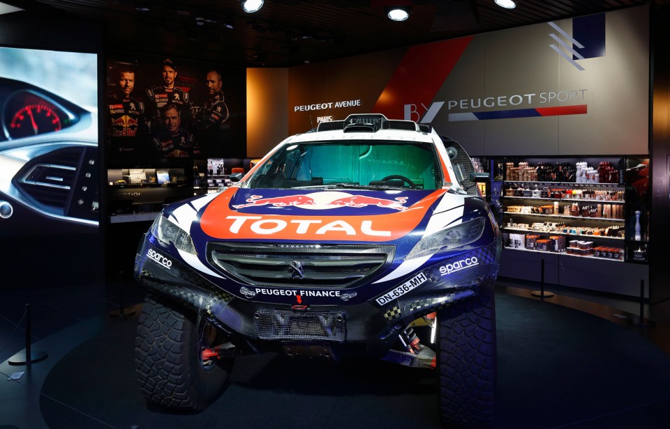 Vitrine « by Peugeot Sport » @ Peugeot Avenue Paris - Janvier