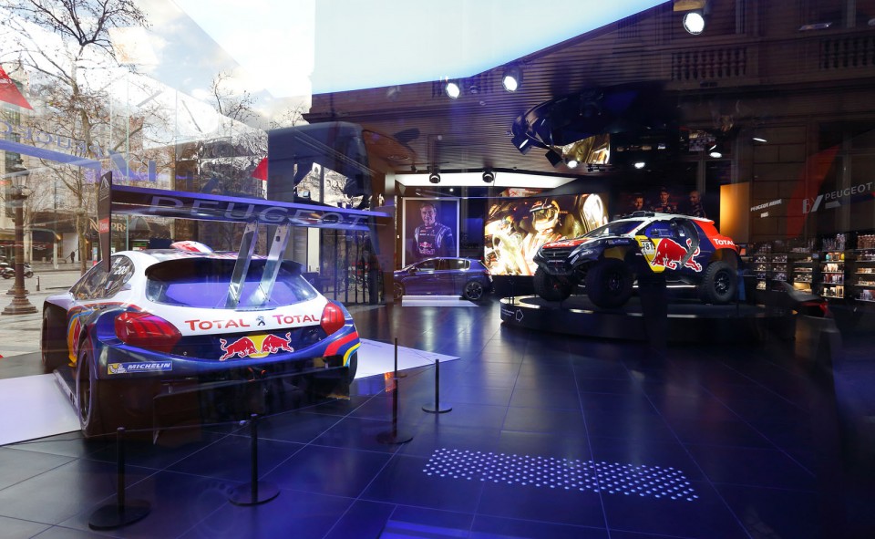Vitrine « by Peugeot Sport » @ Peugeot Avenue Paris - Janvier