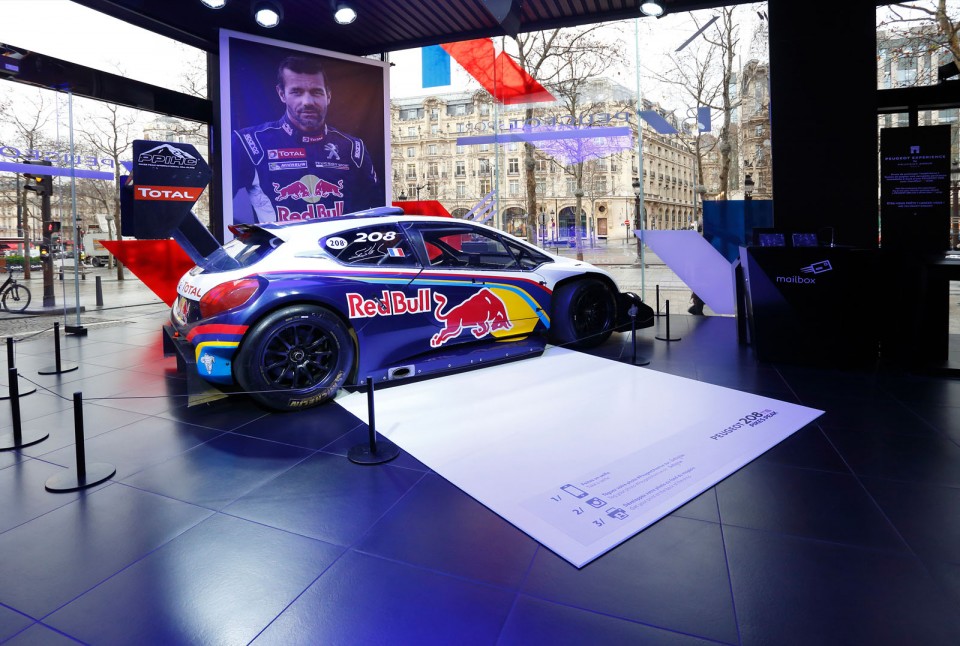Vitrine « by Peugeot Sport » @ Peugeot Avenue Paris - Janvier