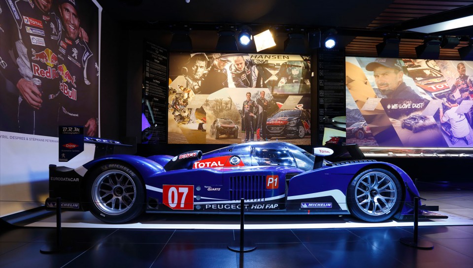 Vitrine « by Peugeot Sport » @ Peugeot Avenue Paris - Janvier