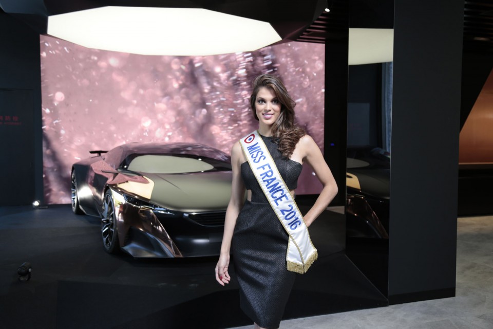 Photo Iris Mittenaere (Miss France 2016) @ Peugeot Avenue Pékin