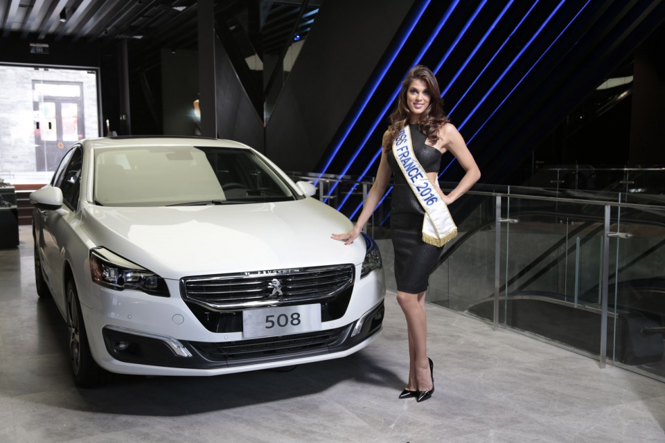 Photo Iris Mittenaere (Miss France 2016) @ Peugeot Avenue Pékin