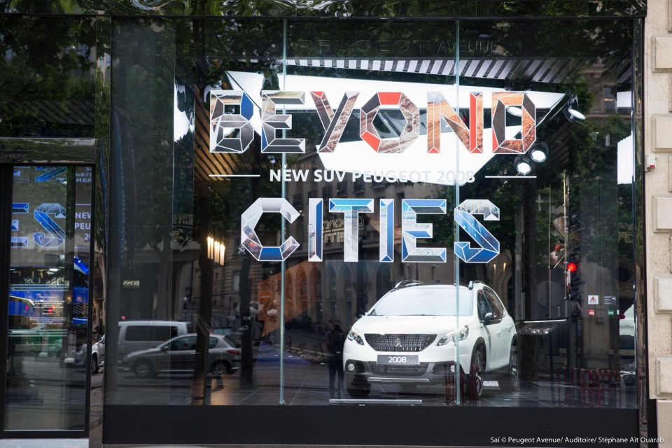 Photo Peugeot 2008 GT Line restylée @ Peugeot Avenue Paris - Ju