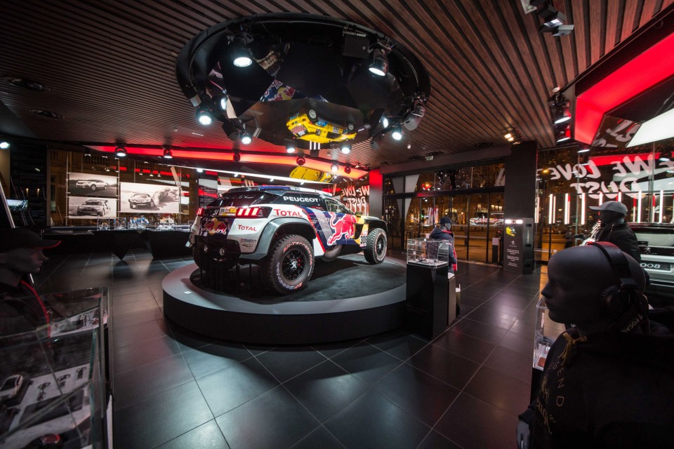 Photo Peugeot 3008DKR Maxi « We Love Dust » @ Peugeot Avenue P