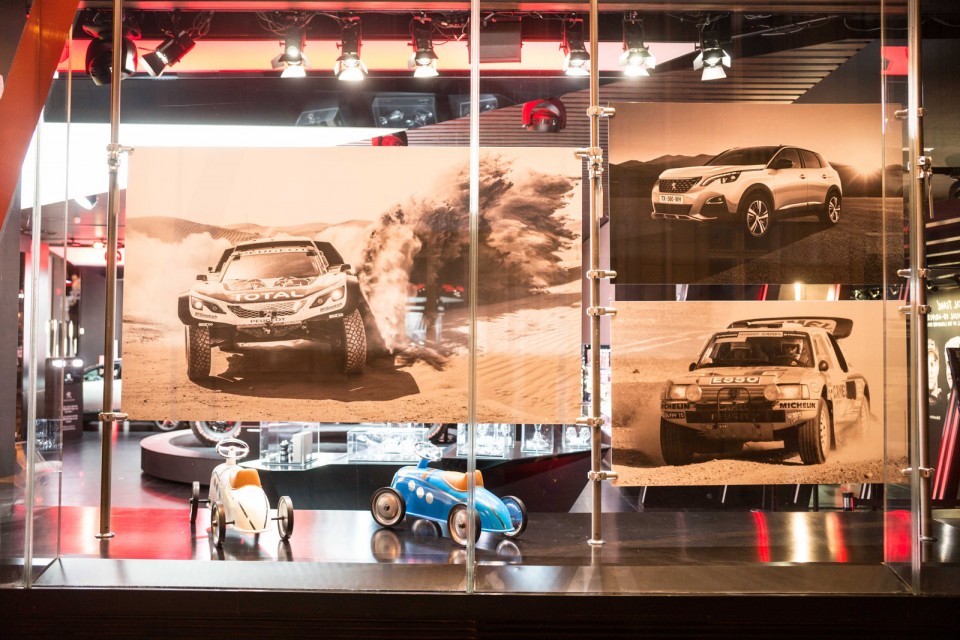 Photo vitrine « We Love Dust » @ Peugeot Avenue Paris 2017