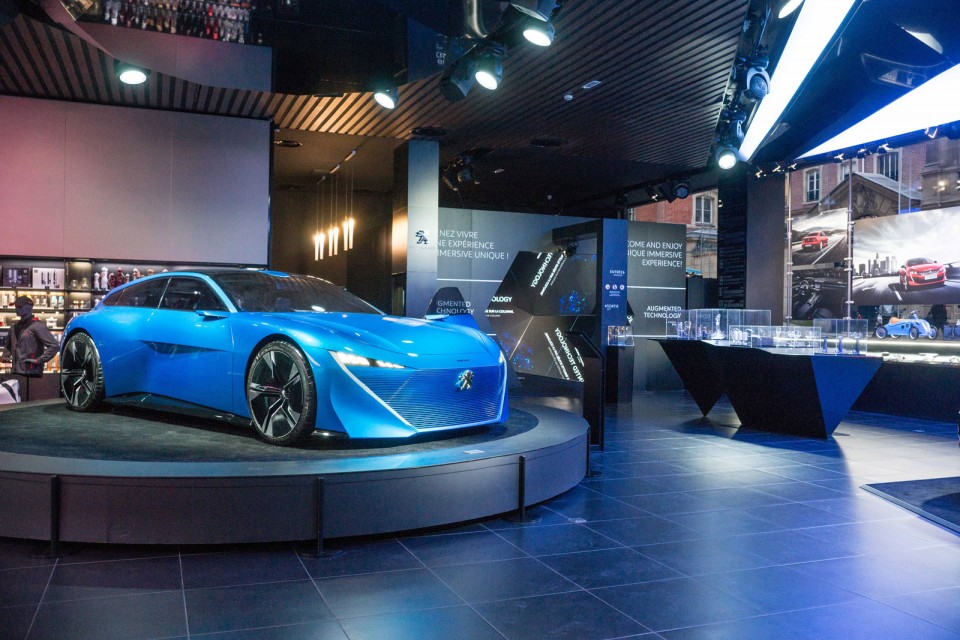 Photo vitrine Peugeot Instinct Concept @ Peugeot Avenue Paris 20