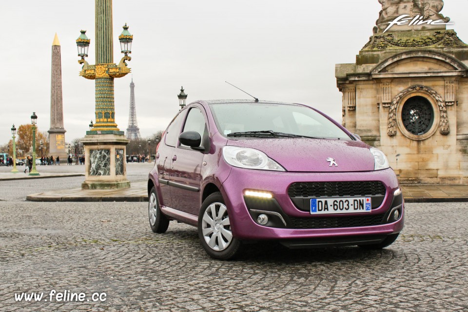 Photo Essai Peugeot 107 Active Prune Plum - 1.0e 12V 68 ch ETG5 - 1-001