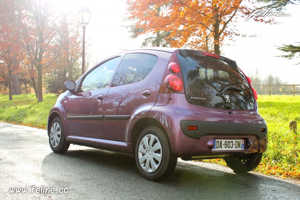 Photo Essai Peugeot 107 Active Prune Plum - 1.0e 12V 68 ch ETG5 - 1-007